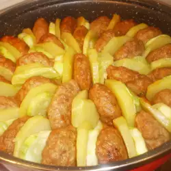 Реден кебап с пресни картофи и тиквички