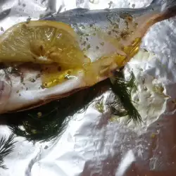 Риба във фолио с лимони