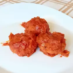 Рибни кюфтенца с доматен сос