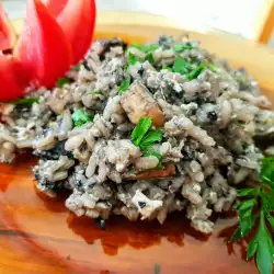Ориз на тиган с горски гъби и яйца