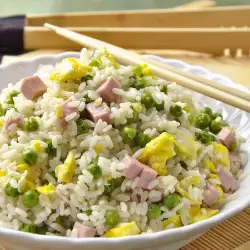 Пъстра оризова салата