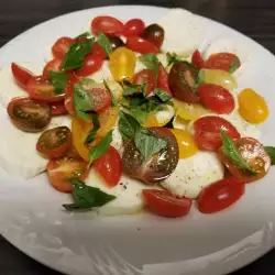 Италиански салати с чери домати