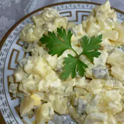 Картофена салата с кисели краставички и домашна майонеза
