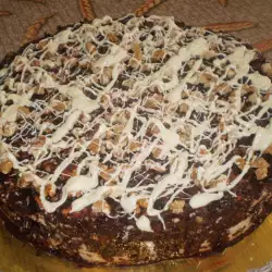 Шоколадова торта с натрошени бисквити и орехи