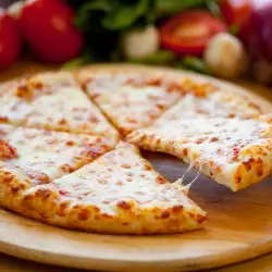 Грил пица с лук и сирене