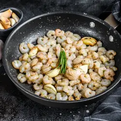 Пържени скариди с масло и чесън