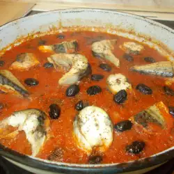 Риба в сос с маслини