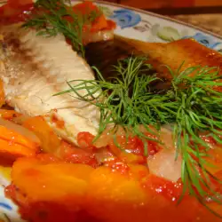 Риба в сос с моркови