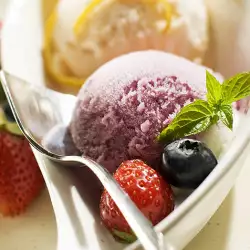 Пресни плодове със сладолед
