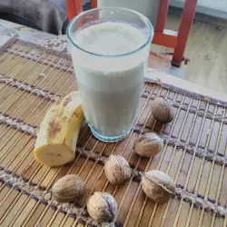 Рецепти с бадемово мляко и орехи