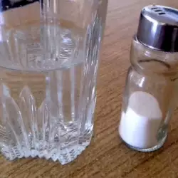Солена вода при възпалено гърло