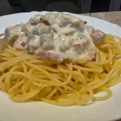 Спагети с гъби и сирене