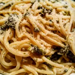 Спагети със спанак и сметана
