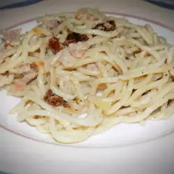 Спагети с мариновани сушени домати