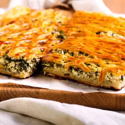 Бърза спаначена баница с бутер тесто