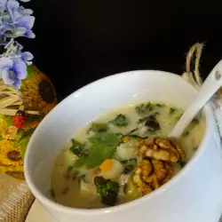 Пролетна картофена супа със спанак и киселец