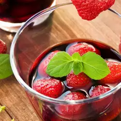 Десерт с ягоди и вино
