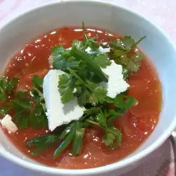 Студена доматена супа със сирене