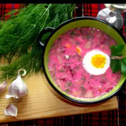 Лятна супа с цвекло и варени яйца