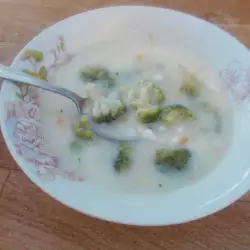 Млечна супа с броколи и сирене