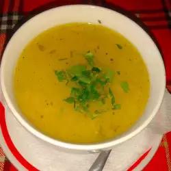Супа с червени картофи и бамя