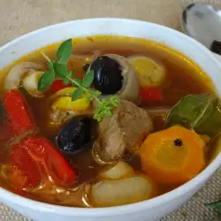 Супа с телешко месо, гъби и маслини