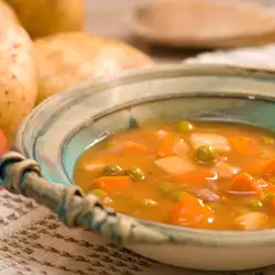 Супа от моркови и стерилизиран грах