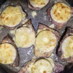 Крехки свински котлети с ананас и кашкавал