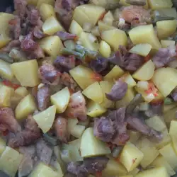 Свинско с картофи и зеленчуци