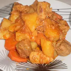 Свинско месо с картофи по руски