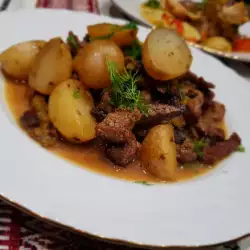 Картофи с месо и гъби