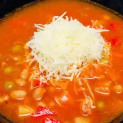 Зеленчукова супа с кашкавал
