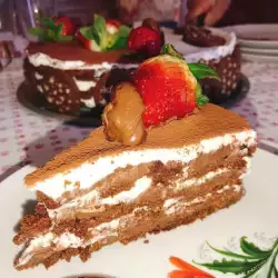 Бисквитена торта с ягоди и течен шоколад
