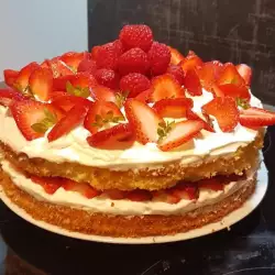 Торта с малини и ягоди