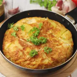 Испанска тортиля с картофи - сочна и вкусна