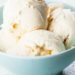 Домашен ванилов млечен сладолед