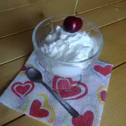 Домашен ванилов сладолед и черешка за разкош
