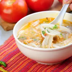 Лека виетнамска супа
