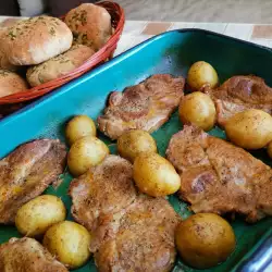 Картофи с месо и олио