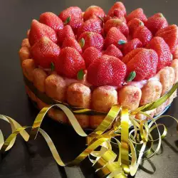 Лесна бишкотена торта с ягоди