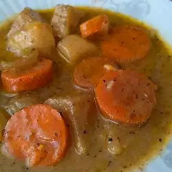 Постна яхния с картофи и моркови