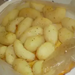 Задушени картофи с масло в плик