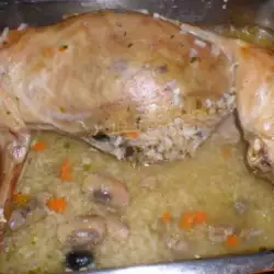 Пълнен заек с ориз гъби и пушено месо