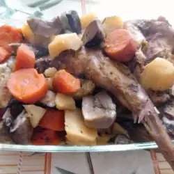 Заек с картофи и моркови