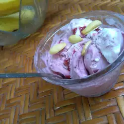 Плодов сладолед с ягоди