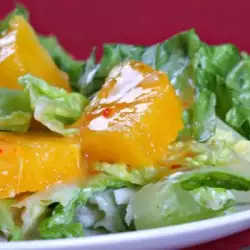 Зелена салата с портокали