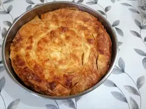 Пухкава баница със сирене и кисело мляко