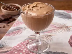 Бърз и ефирен шоколадов мус