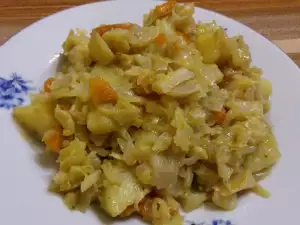 Кисело зеле с картофи на фурна