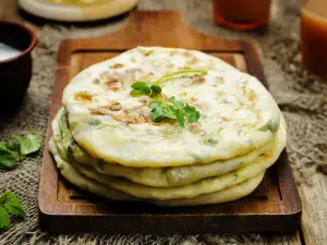 Пълнени индийски питки с картофи (Алу Парата)